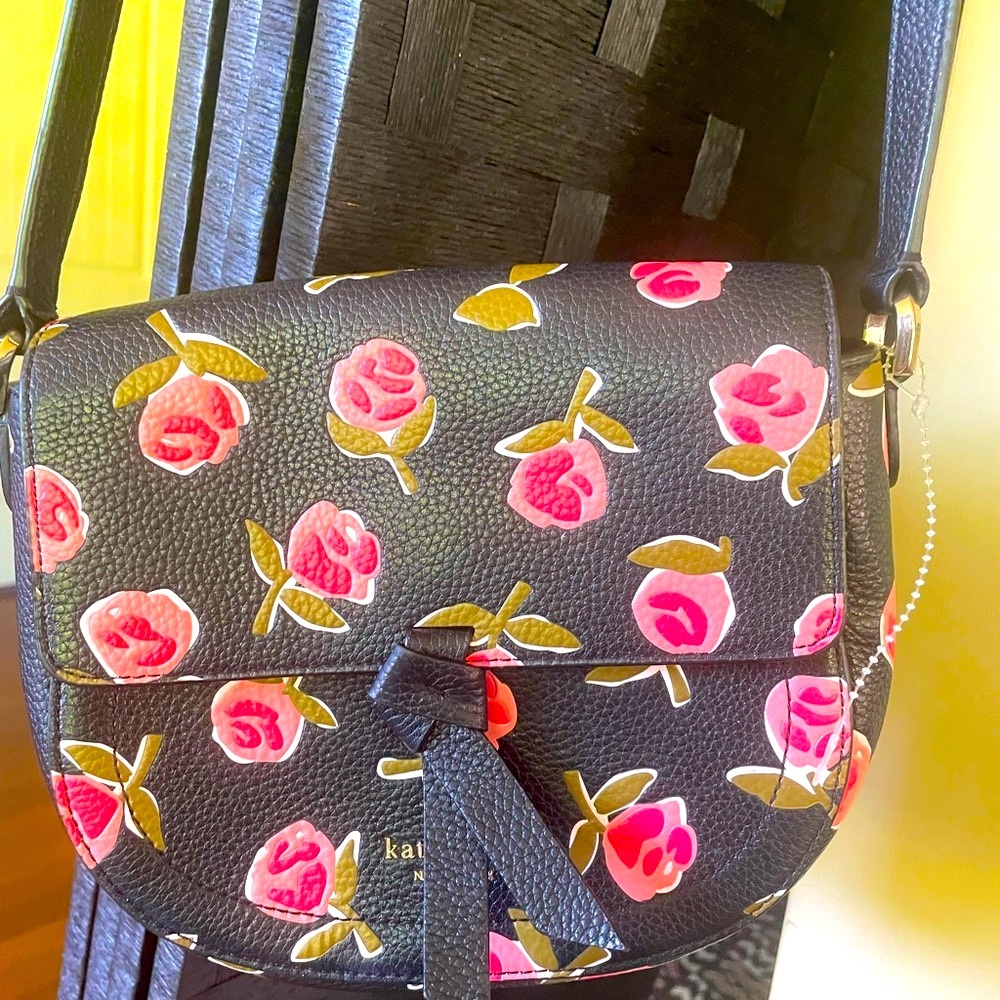 Kate Spade Knott Ditsy Rose Black Leather Saddle Crossbody Bag.EUC. 🌹.